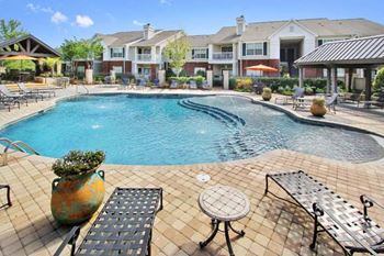 Resort Style Pool at Legacy Apartment Homes, Ridgeland, MS, 39157